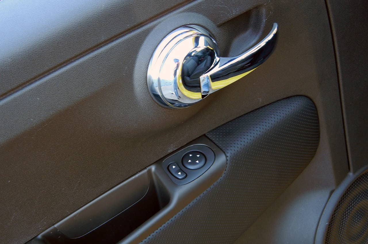 2012 Fiat 500 door trim