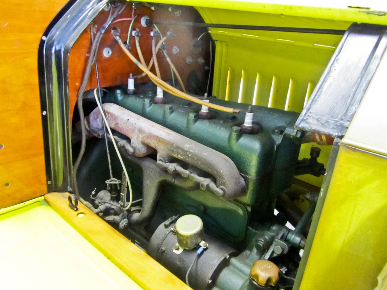 1914 Ford Model T engine bay