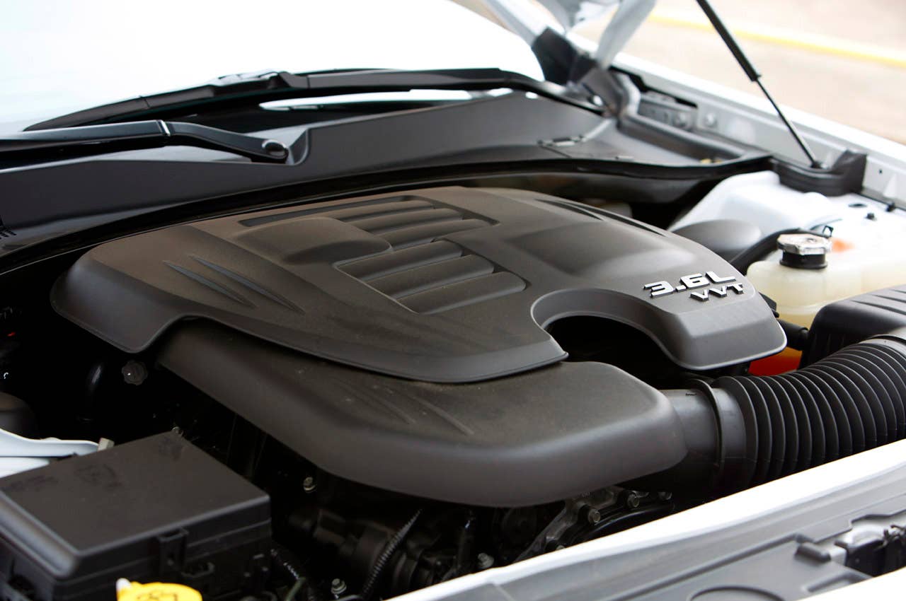 2011 Chrysler 300 engine
