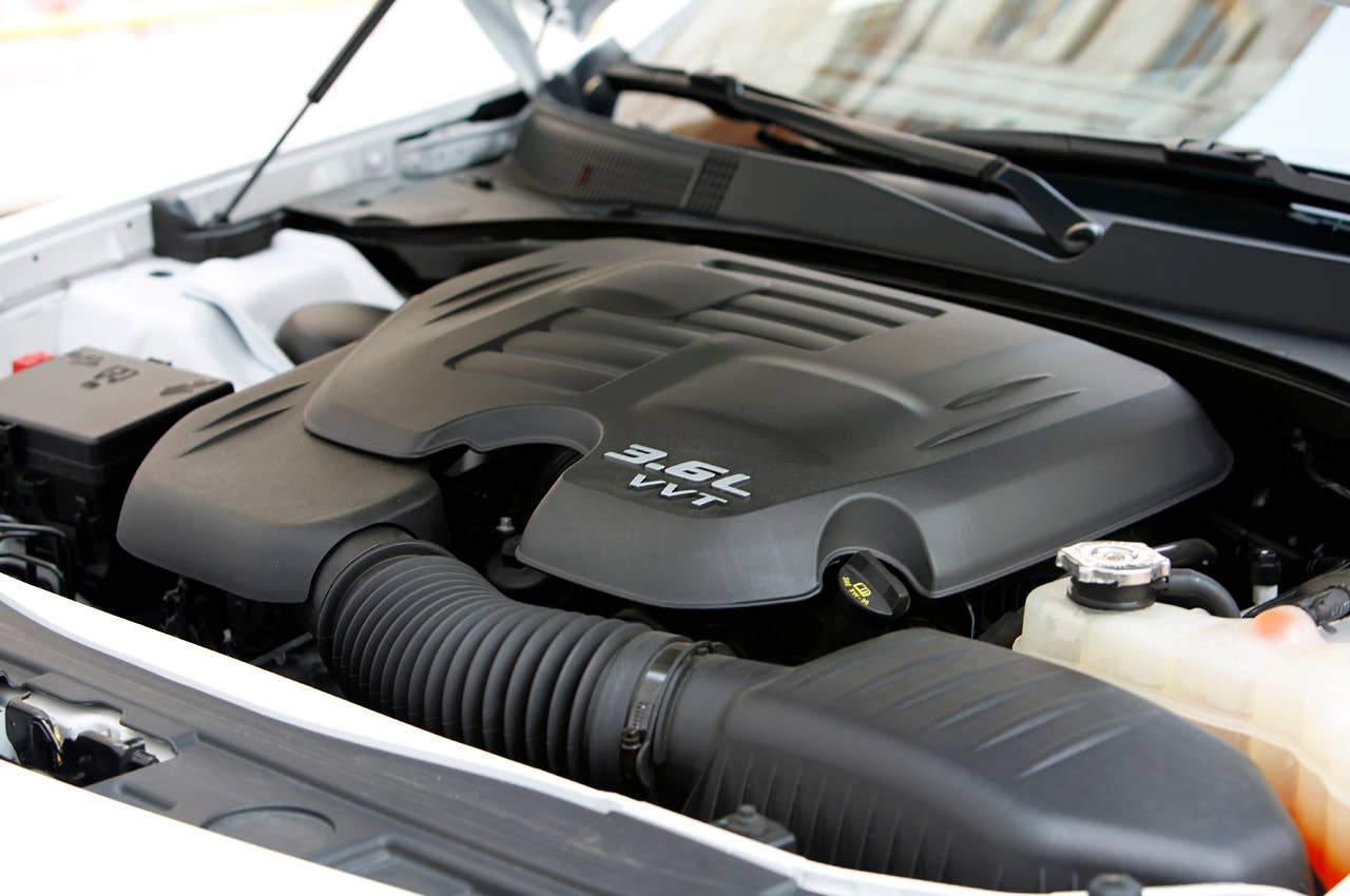 2011 Chrysler 300 engine