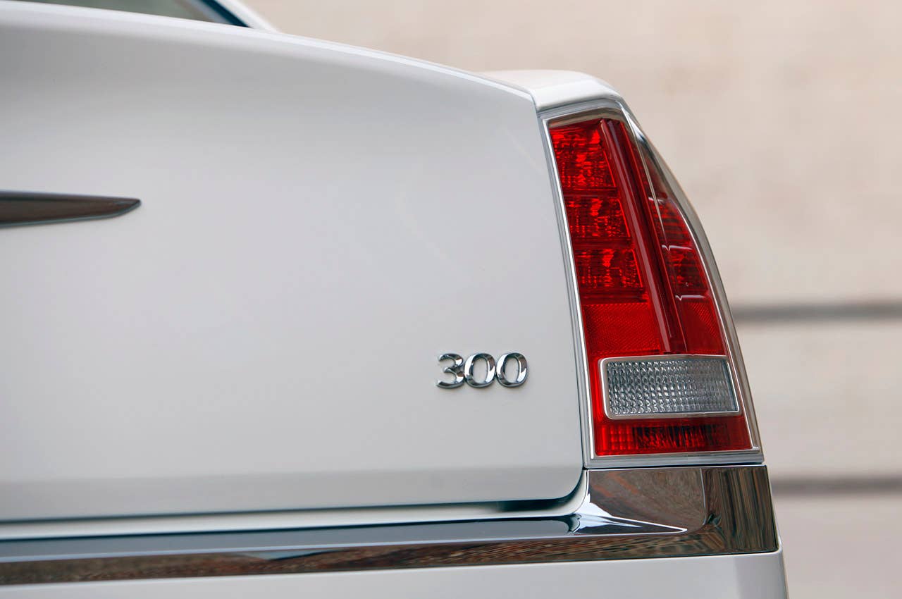 2011 Chrysler 300 taillight