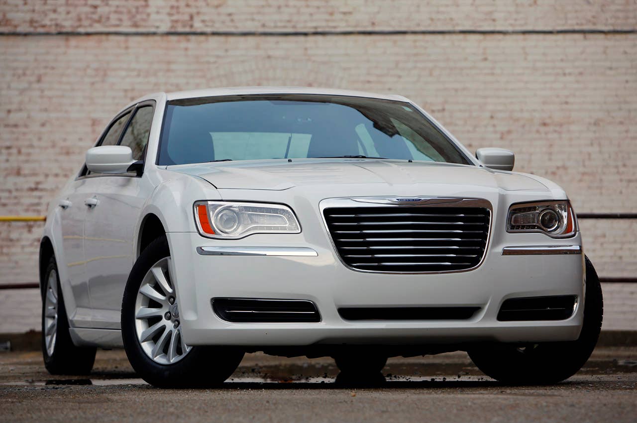 2011 Chrysler 300 front 3/4 view