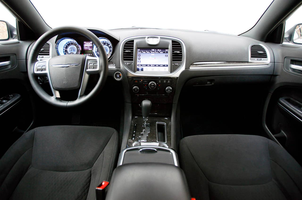 2011 Chrysler 300 interior