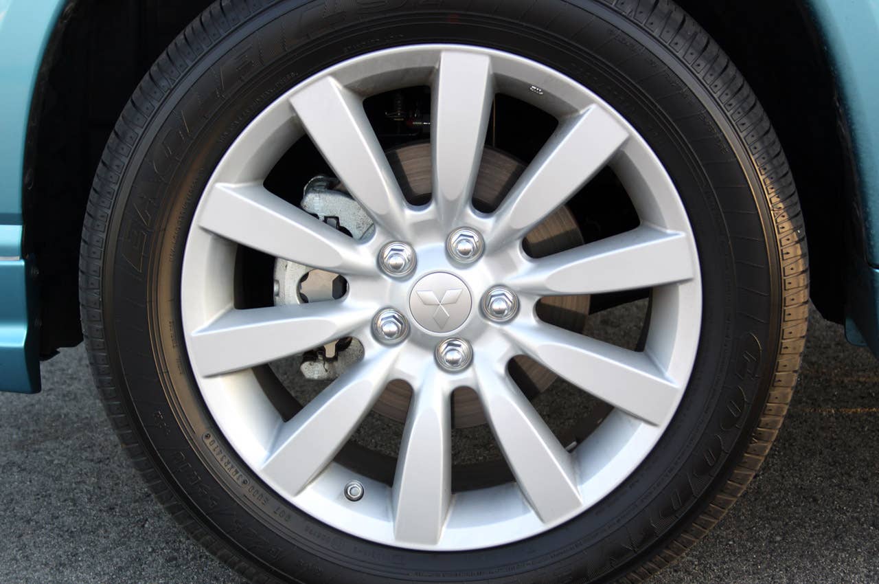 2011 Mitsubishi Outlander Sport SE AWC wheel