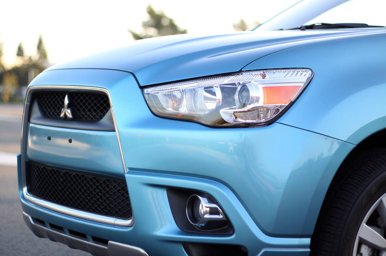 2011 Mitsubishi Outlander Sport SE AWC front detail
