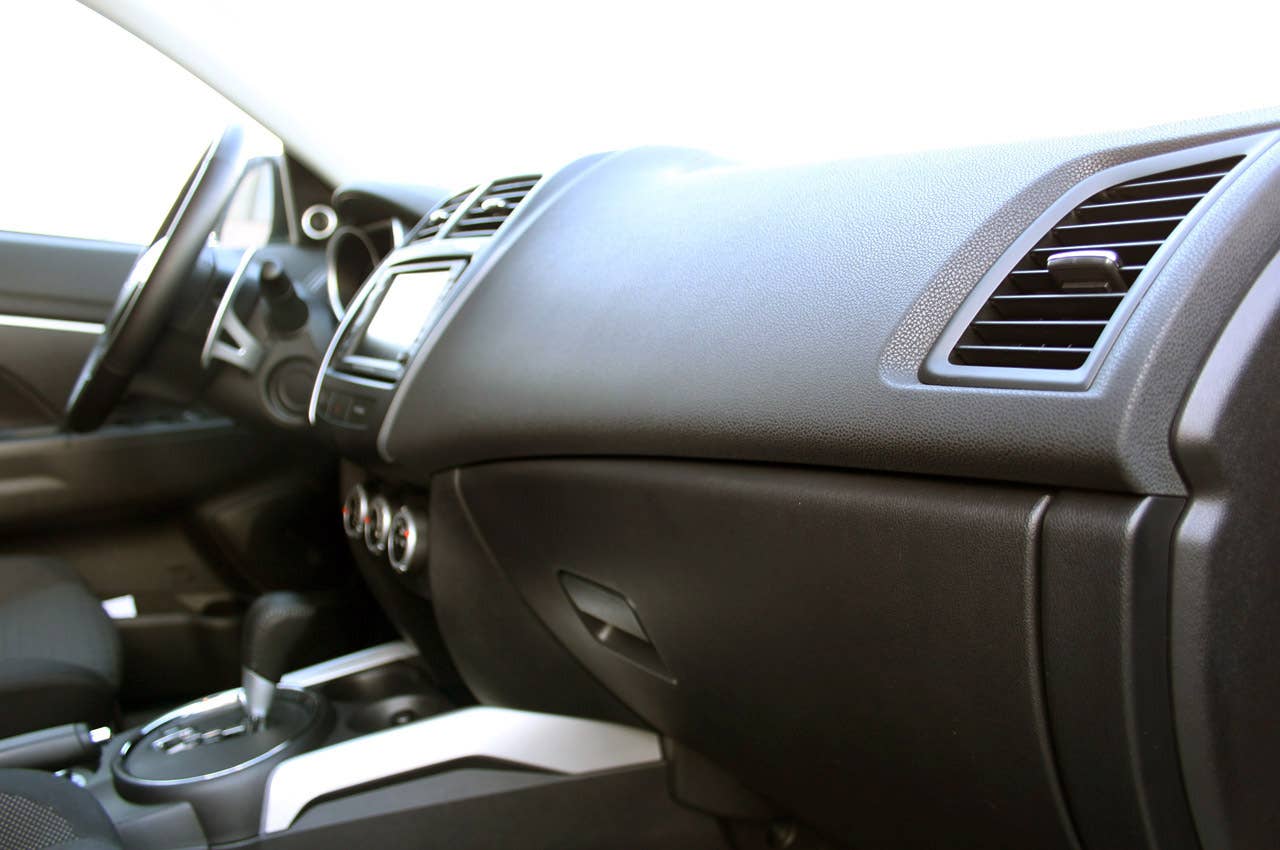 2011 Mitsubishi Outlander Sport SE AWC dash