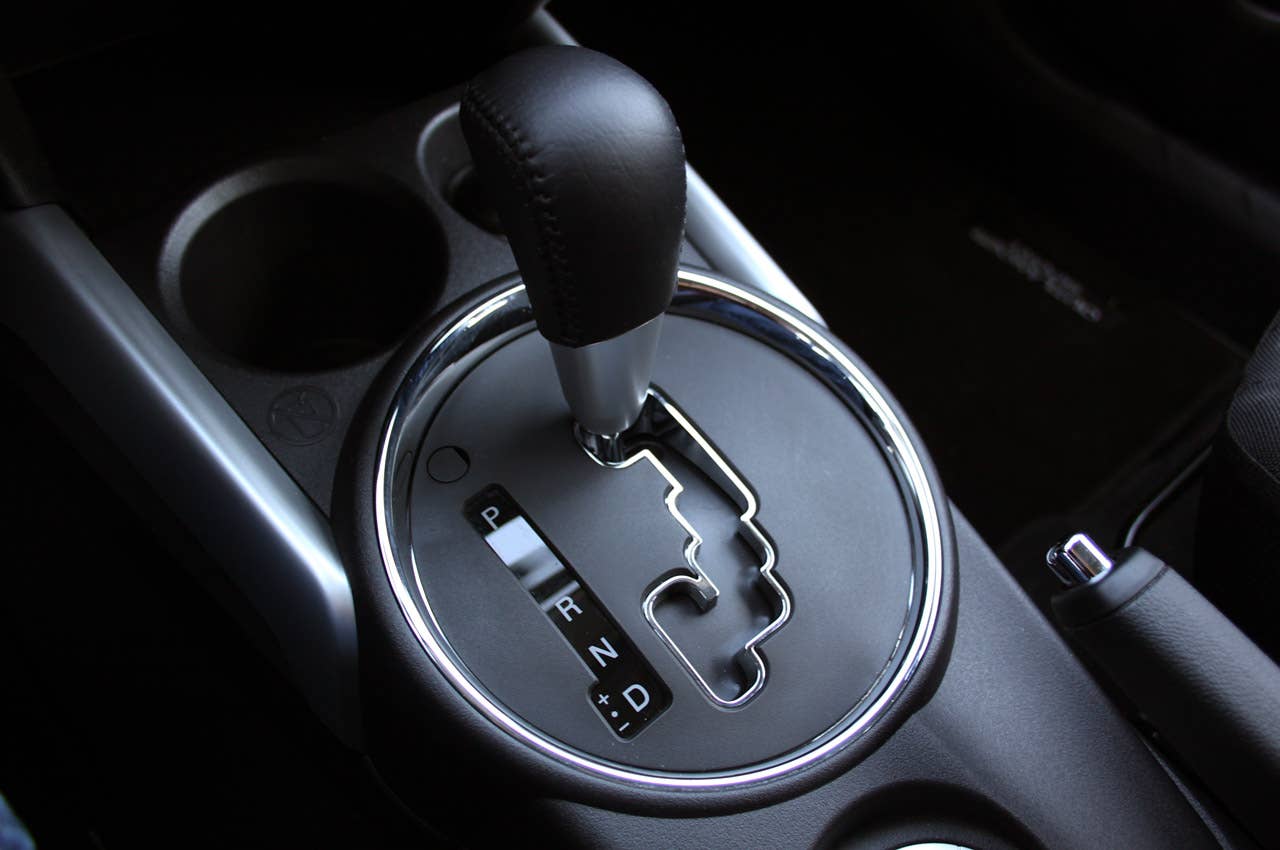 2011 Mitsubishi Outlander Sport SE AWC shifter
