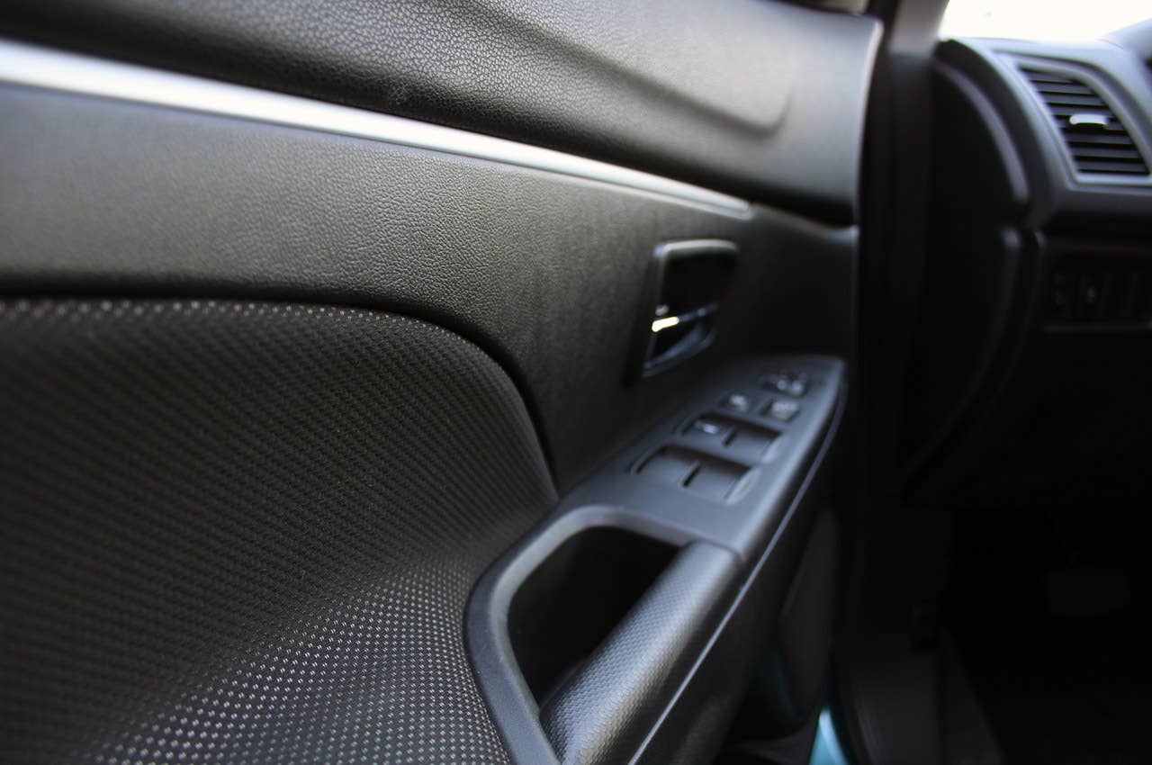 2011 Mitsubishi Outlander Sport SE AWC door trim
