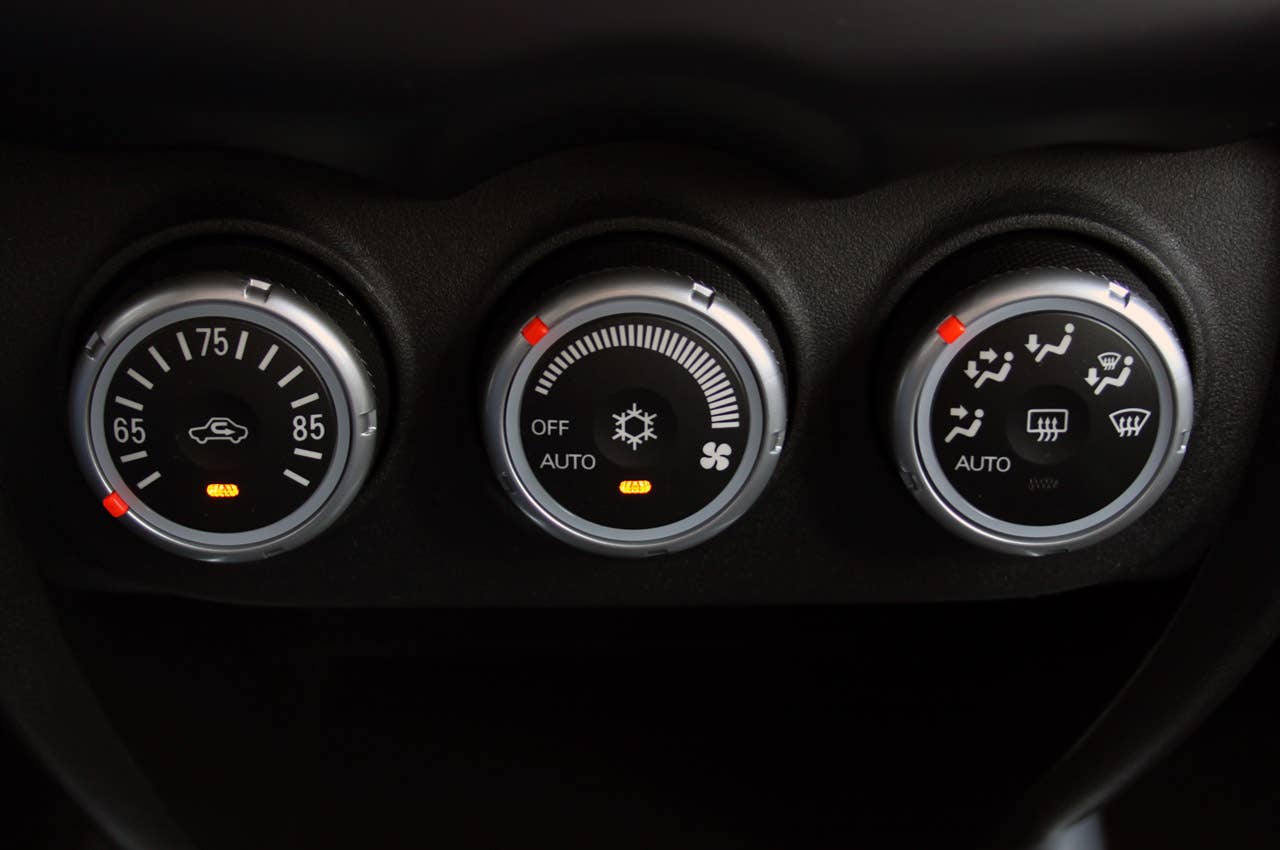 2011 Mitsubishi Outlander Sport SE AWC climate controls