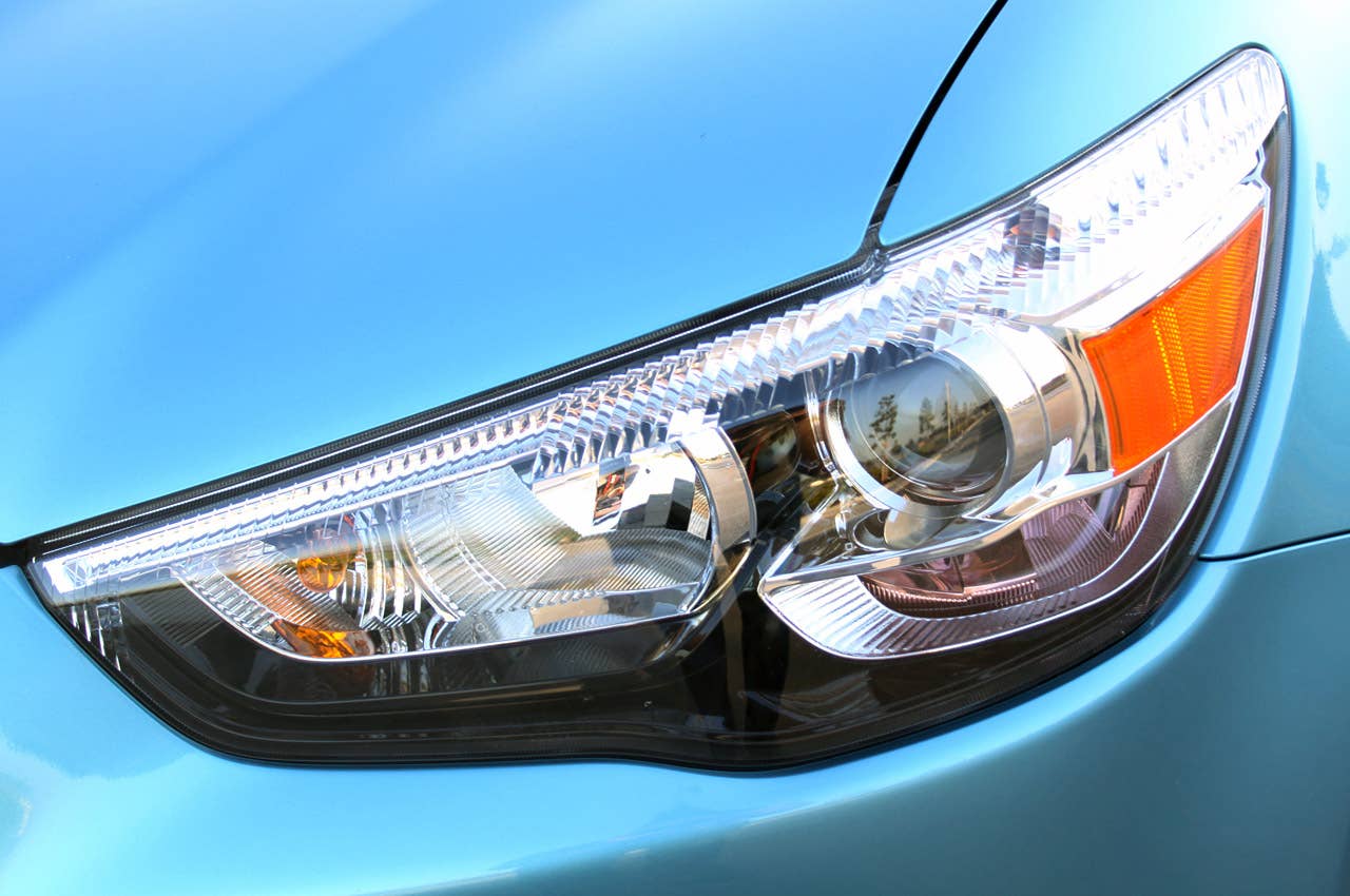 2011 Mitsubishi Outlander Sport SE AWC headlight
