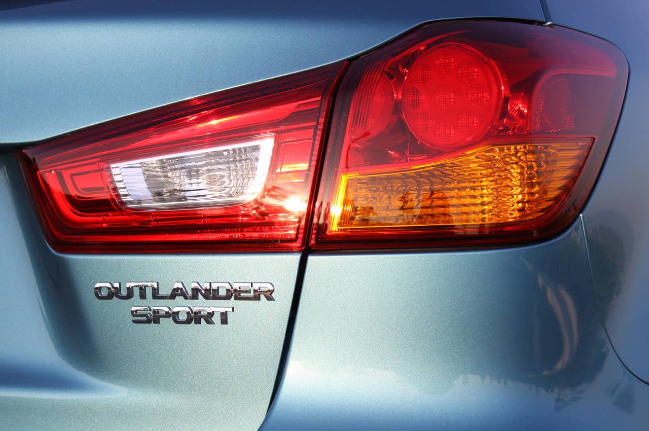2011 Mitsubishi Outlander Sport SE AWC taillight