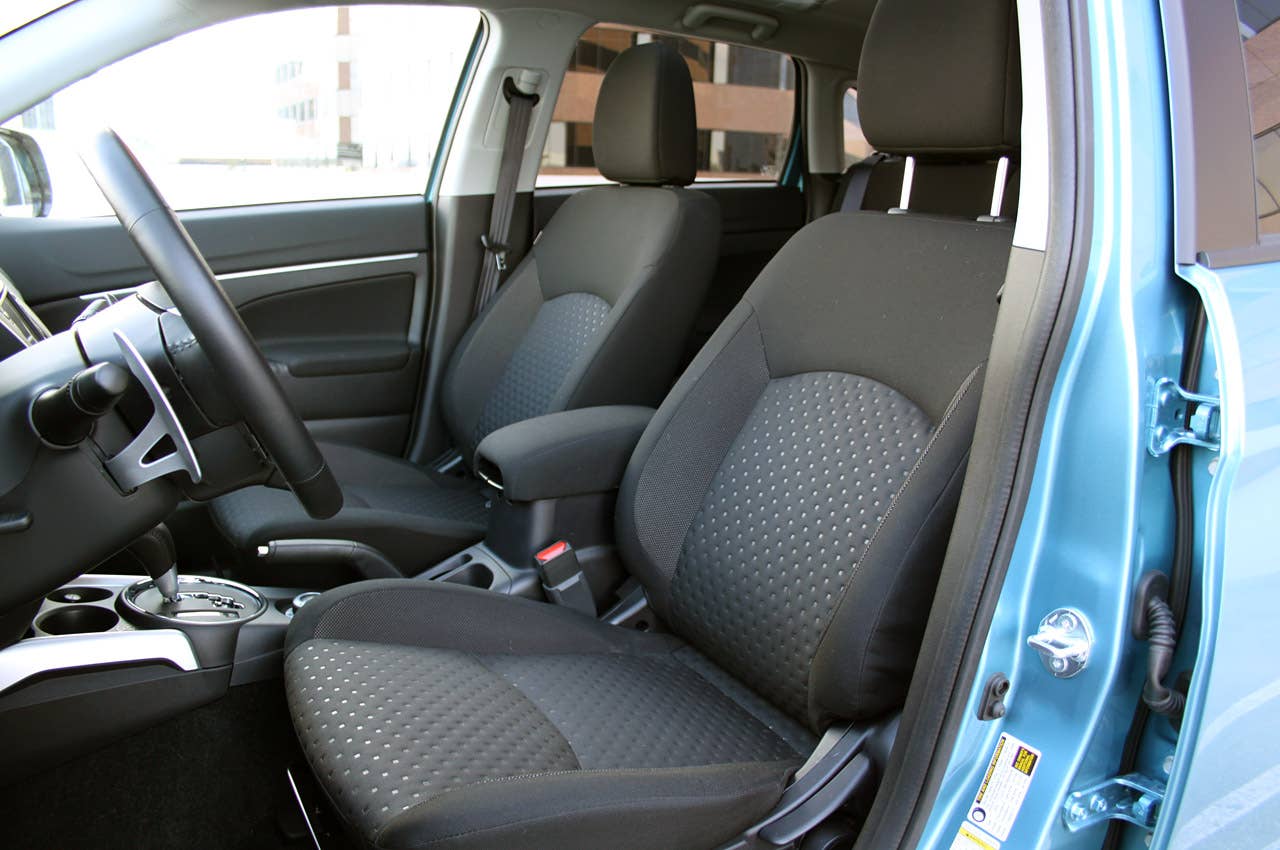 2011 Mitsubishi Outlander Sport SE AWC front seats