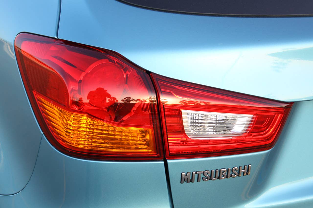 2011 Mitsubishi Outlander Sport SE AWC taillight