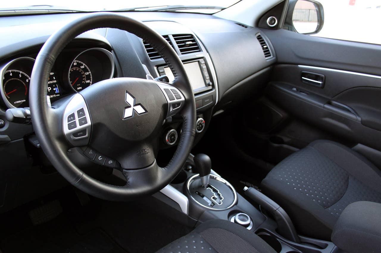 2011 Mitsubishi Outlander Sport SE AWC interior
