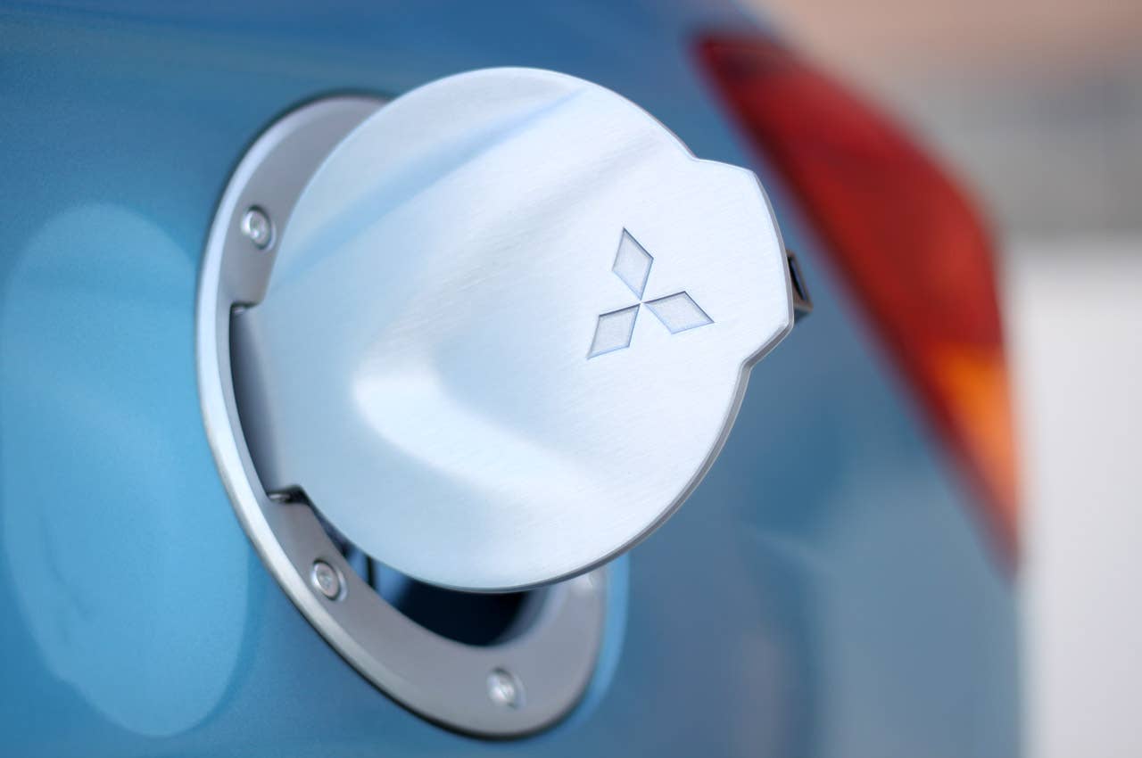 2011 Mitsubishi Outlander Sport SE AWC fuel door