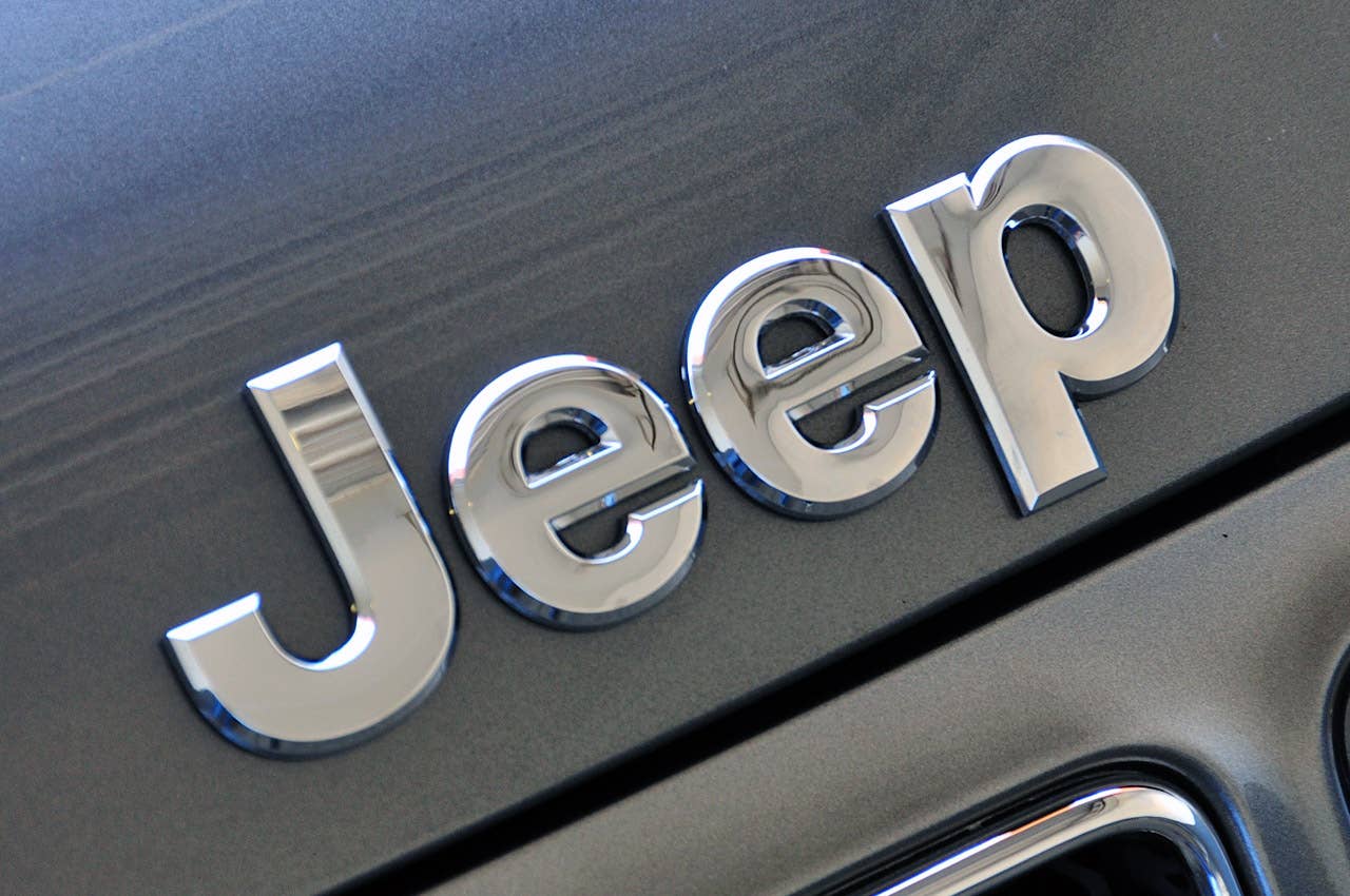 2012 Jeep Grand Cherokee SRT8 logo