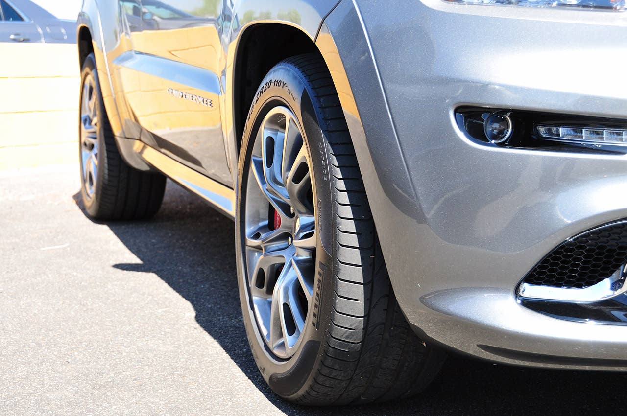 2012 Jeep Grand Cherokee SRT8 front wheel and tire