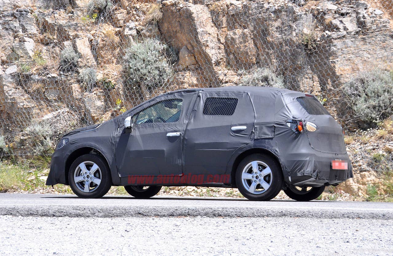 Suzuki SX4 Spy Shots driver's side