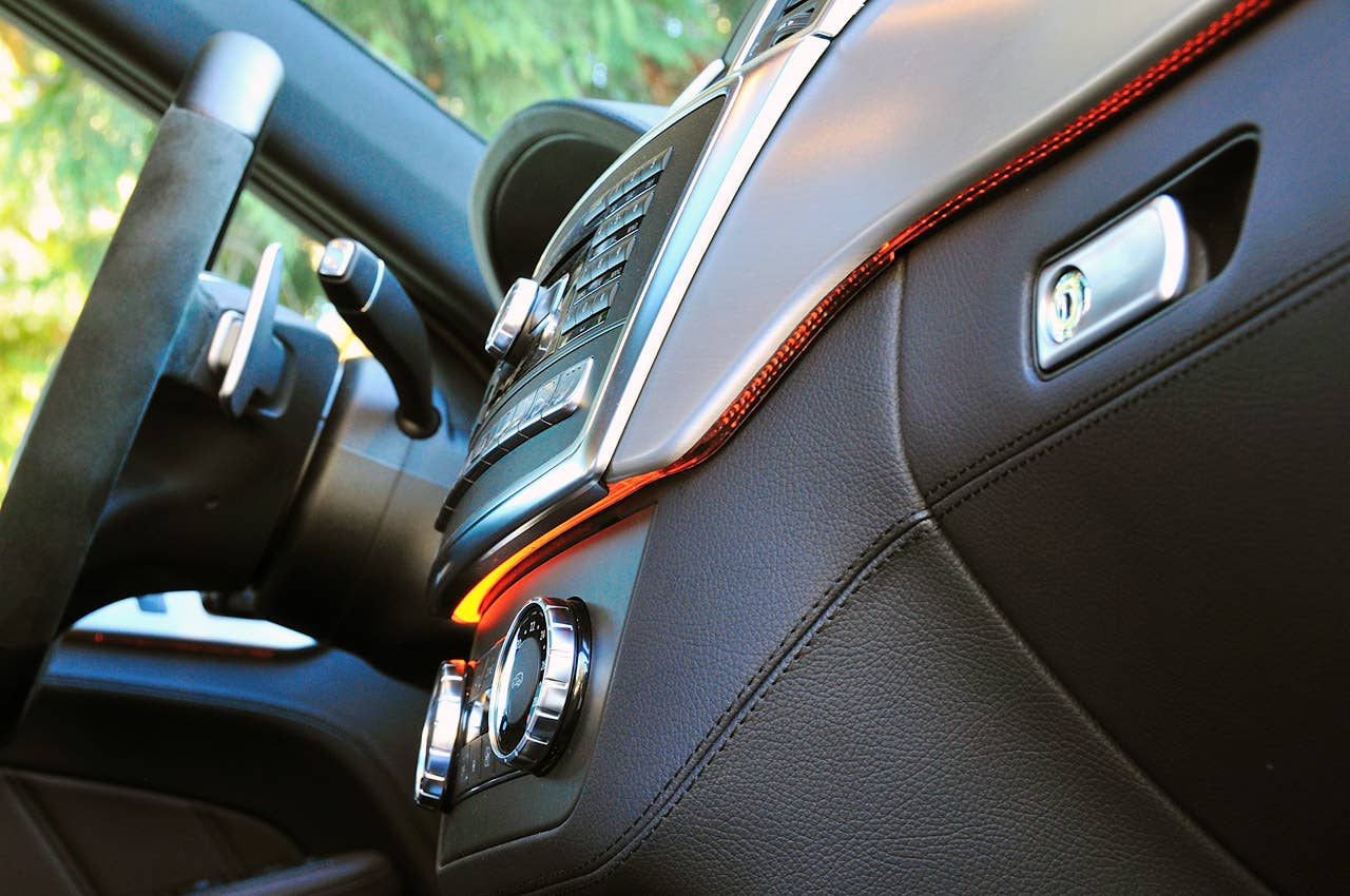 2012 Mercedes-Benz ML63 AMG interior lighting