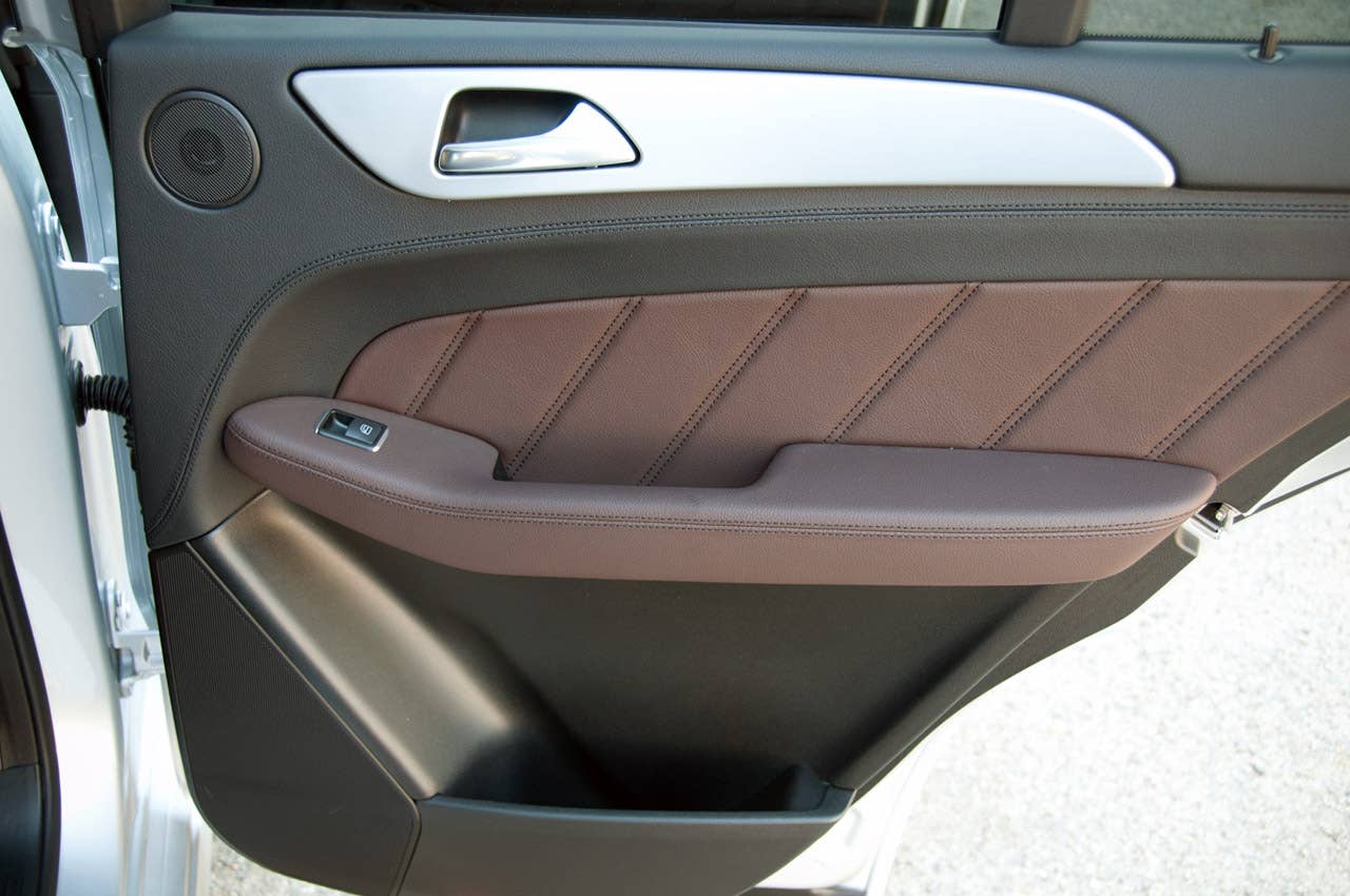 2012 Mercedes-Benz ML63 AMG door