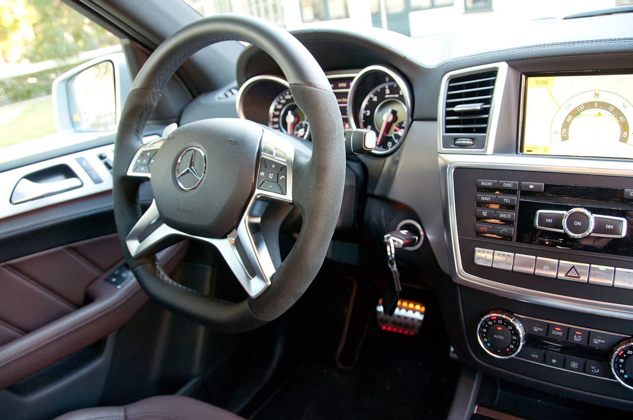 2012 Mercedes-Benz ML63 AMG interior