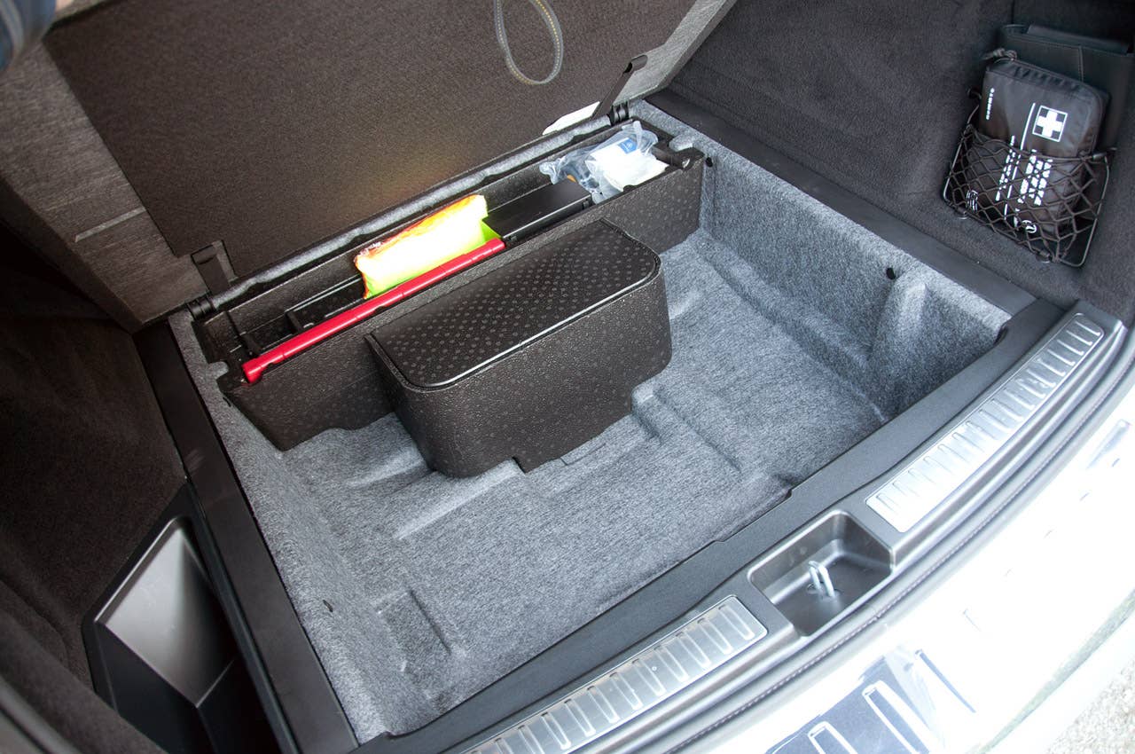 2012 Mercedes-Benz ML63 AMG rear cargo area