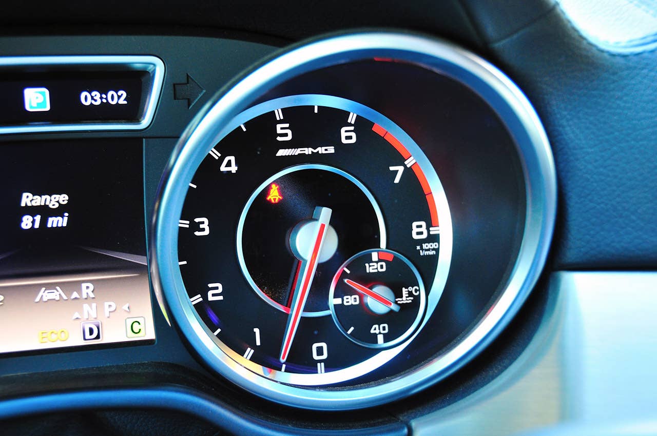 2012 Mercedes-Benz ML63 AMG tachometer