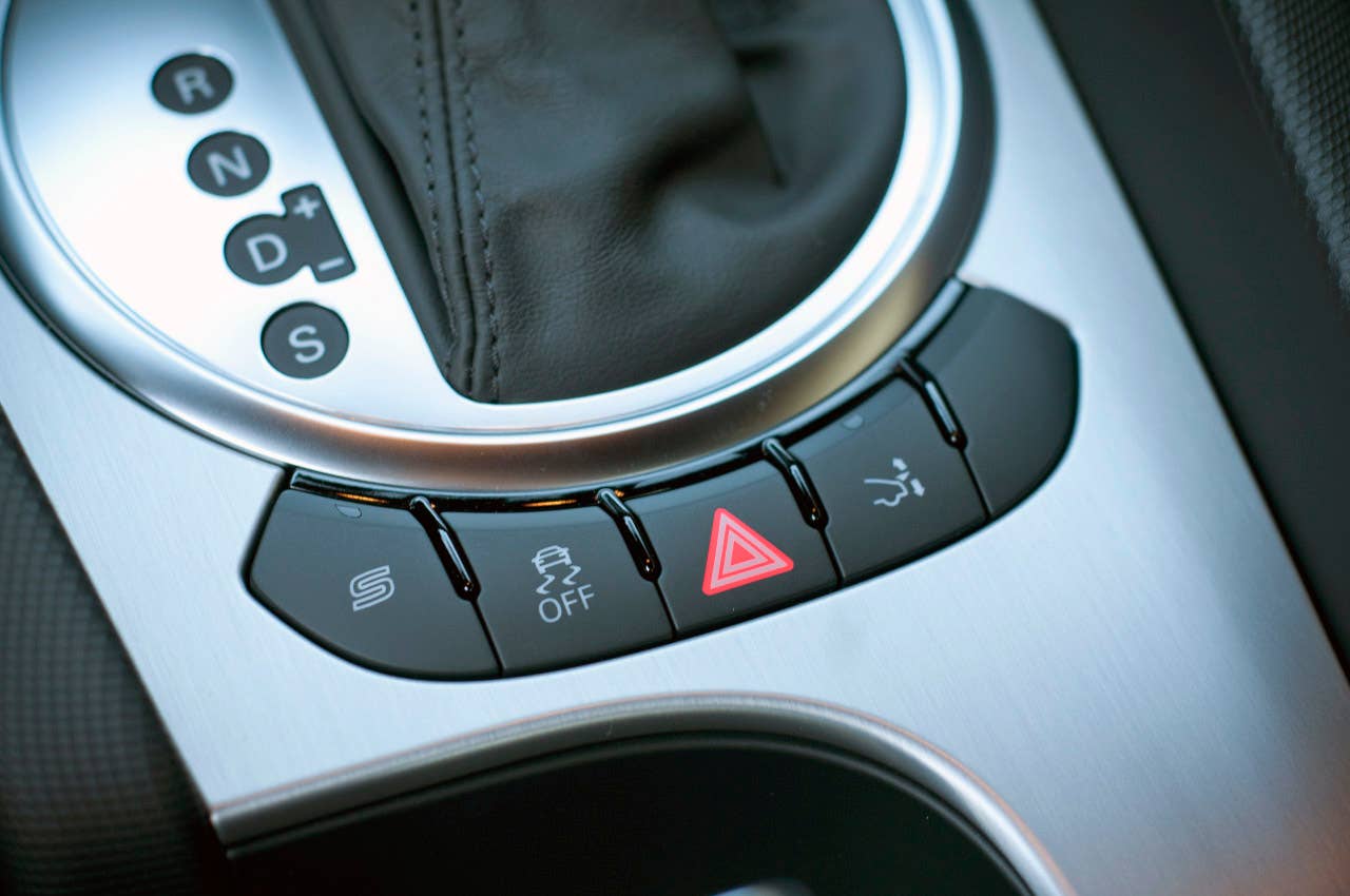 2011 Audi TT 2.0 Quattro Coupe center console buttons