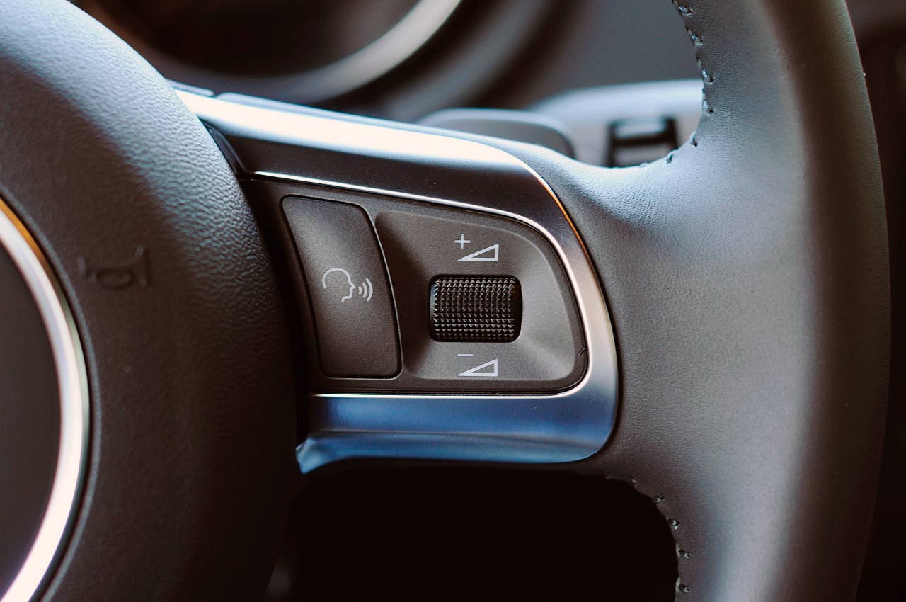2011 Audi TT 2.0 Quattro Coupe steering wheel controls