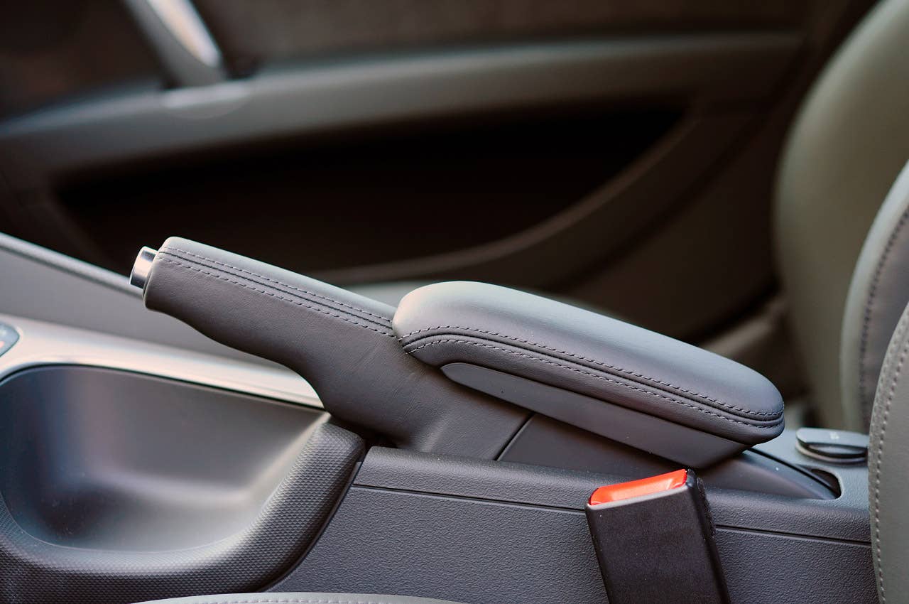 2011 Audi TT 2.0 Quattro Coupe emergency brake and armrest