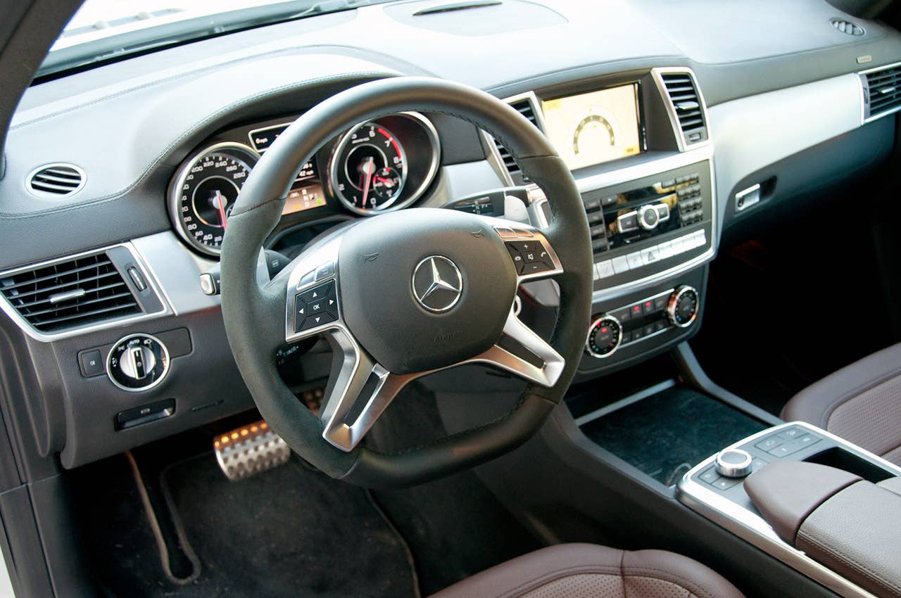 2012 Mercedes-Benz ML63 AMG interior