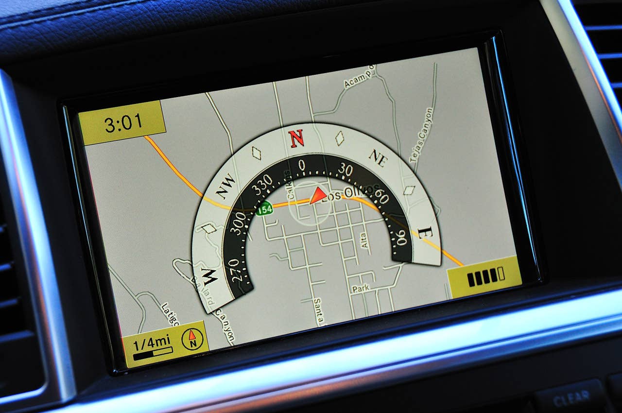 2012 Mercedes-Benz ML63 AMG navigation system