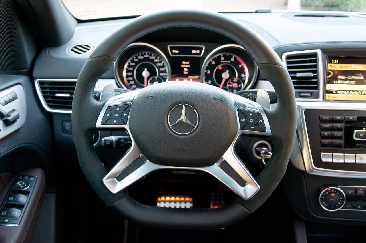 2012 Mercedes-Benz ML63 AMG steering wheel