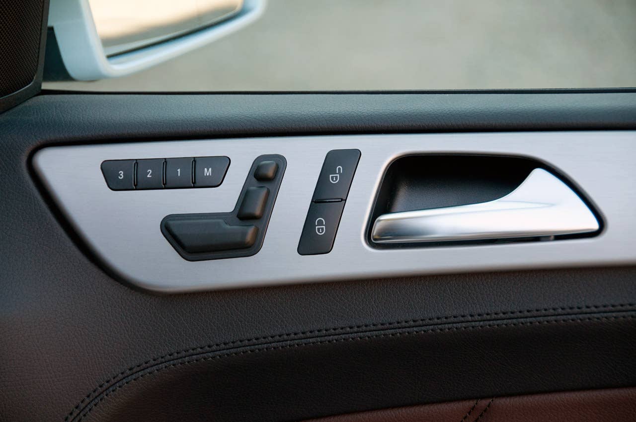 2012 Mercedes-Benz ML63 AMG seat controls
