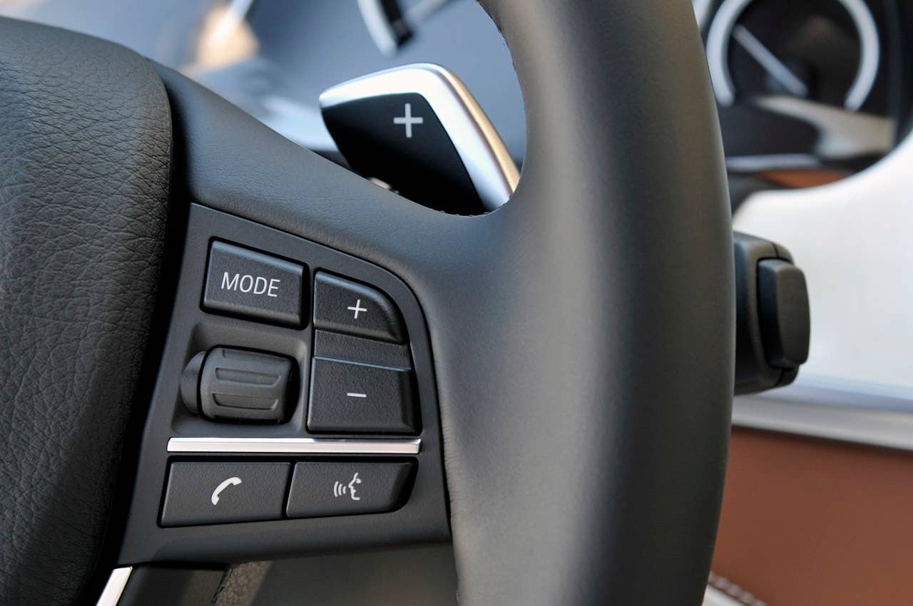 2013 BMW 6 Series Gran Coupe steering wheel controls