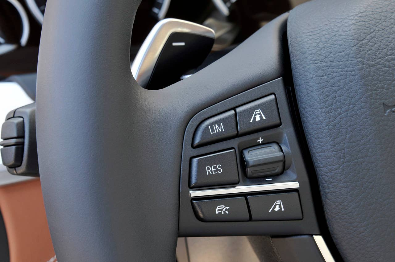 2013 BMW 6 Series Gran Coupe steering wheel controls