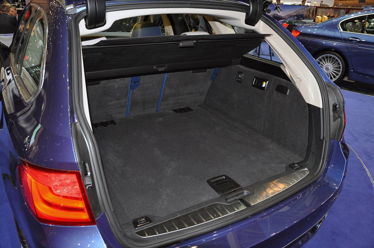 Alpina B5 BiTurbo Touring: Geneva 2011