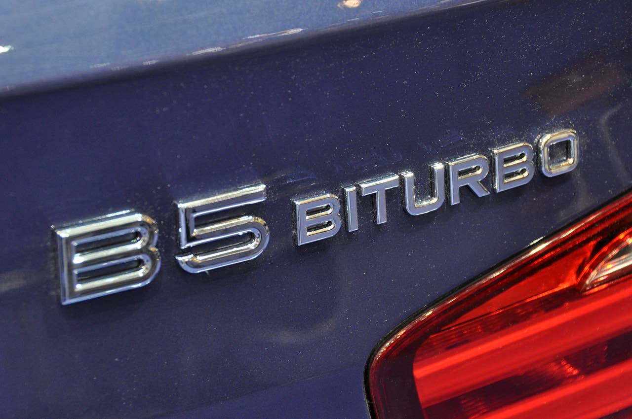 Alpina B5 BiTurbo Touring: Geneva 2011