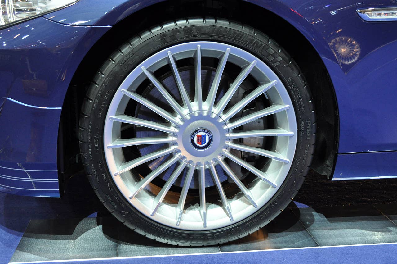 Alpina B5 BiTurbo Touring: Geneva 2011