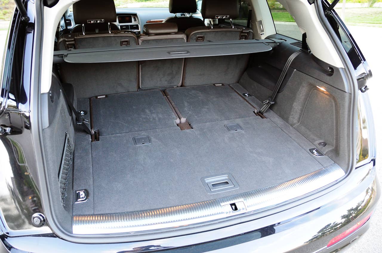 2011 Audi Q7 3.0T S line rear cargo area