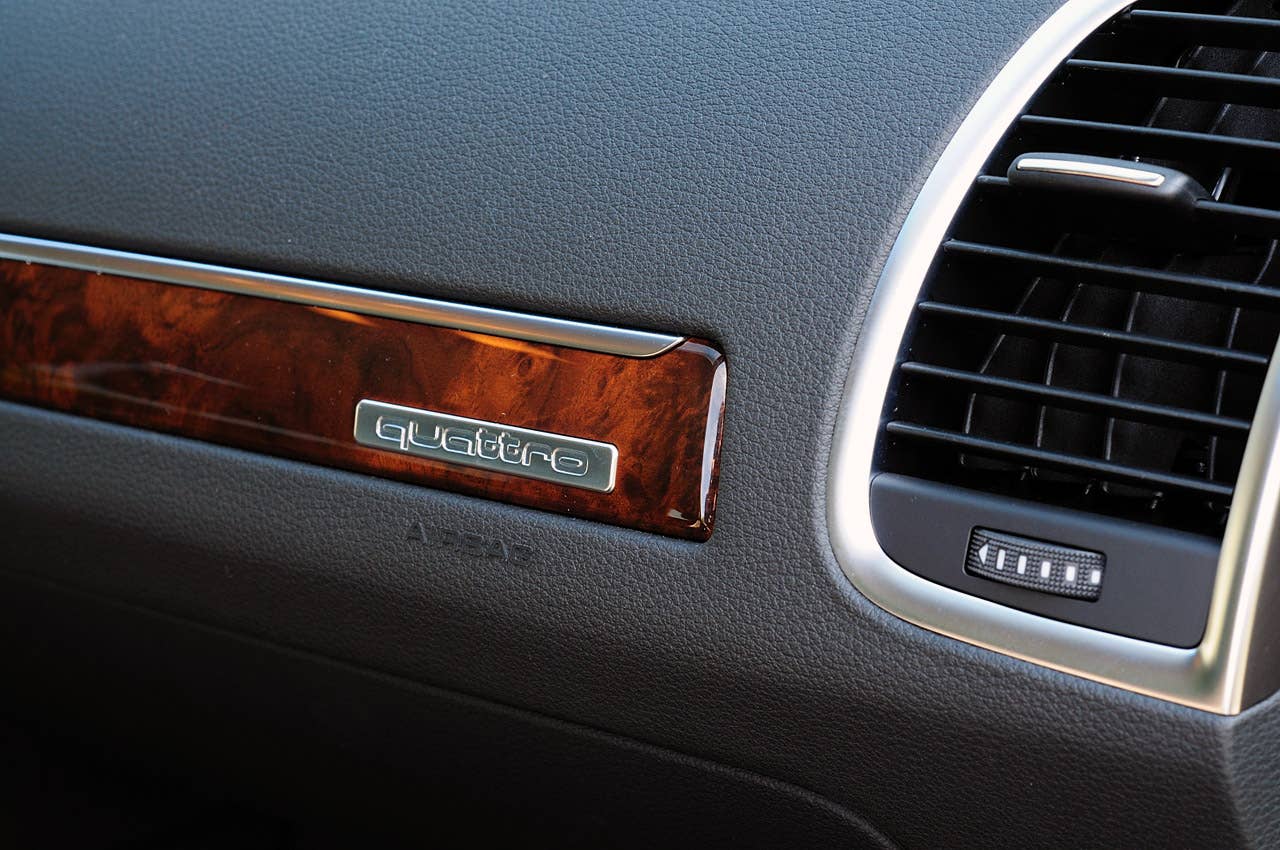 2011 Audi Q7 3.0T S line dash trim