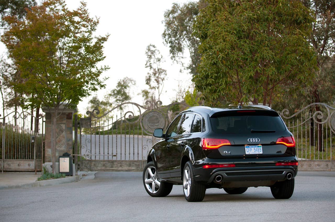 2011 Audi Q7 3.0T S line rear 3/4 view