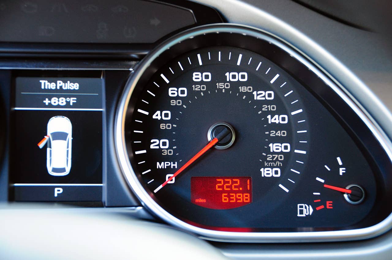 2011 Audi Q7 3.0T S line speedometer