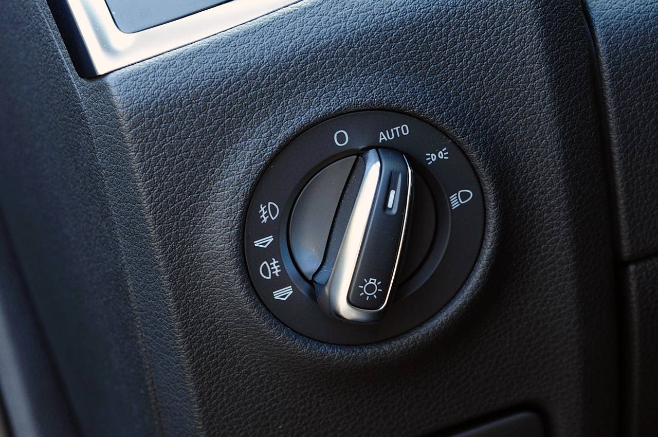 2011 Audi Q7 3.0T S line headlight headlight controls