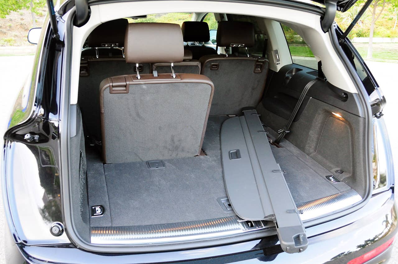 2011 Audi Q7 3.0T S line rear cargo area