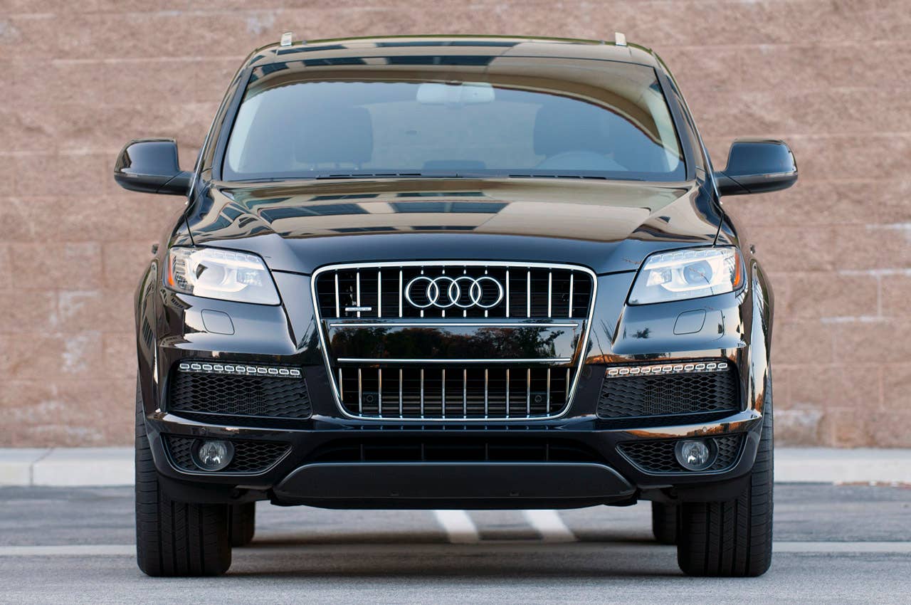 2011 Audi Q7 3.0T S line front view