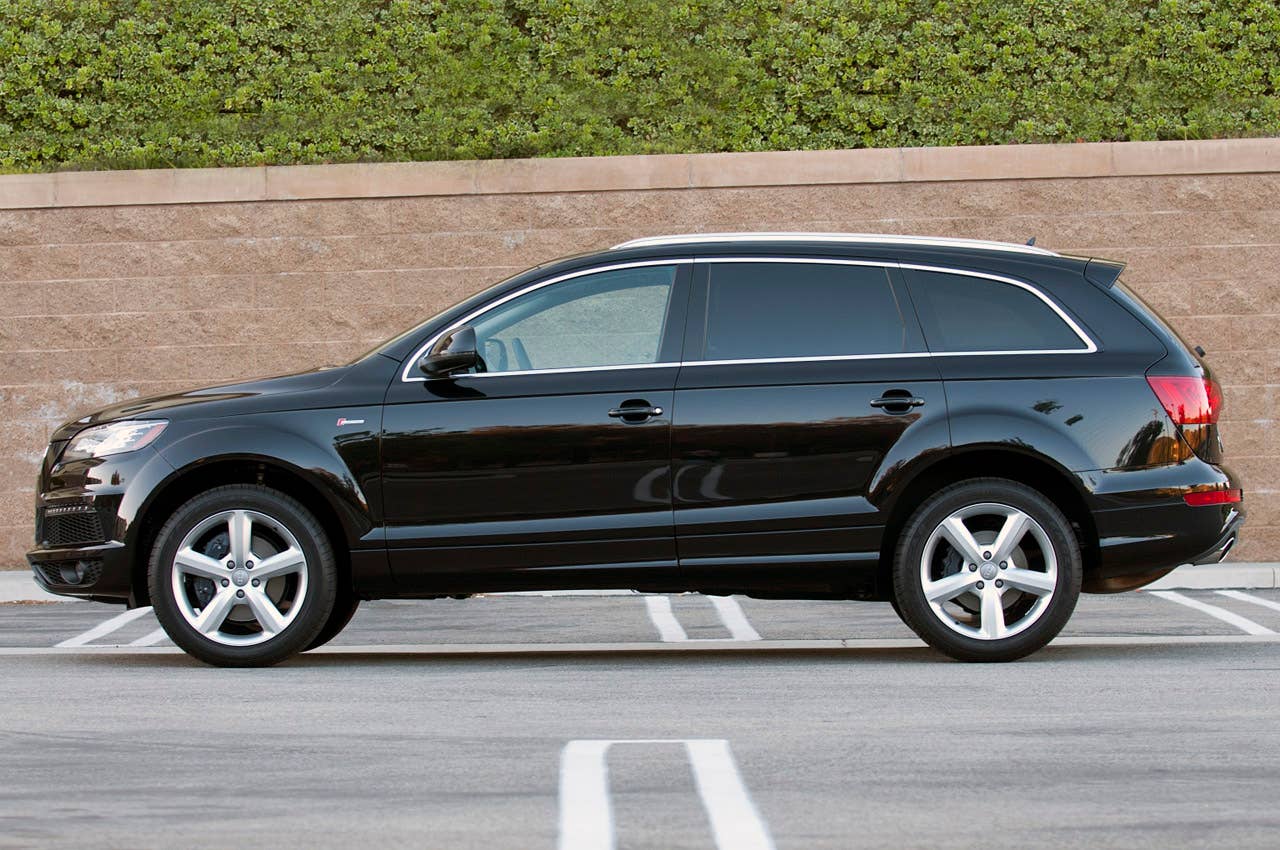 2011 Audi Q7 3.0T S line side view