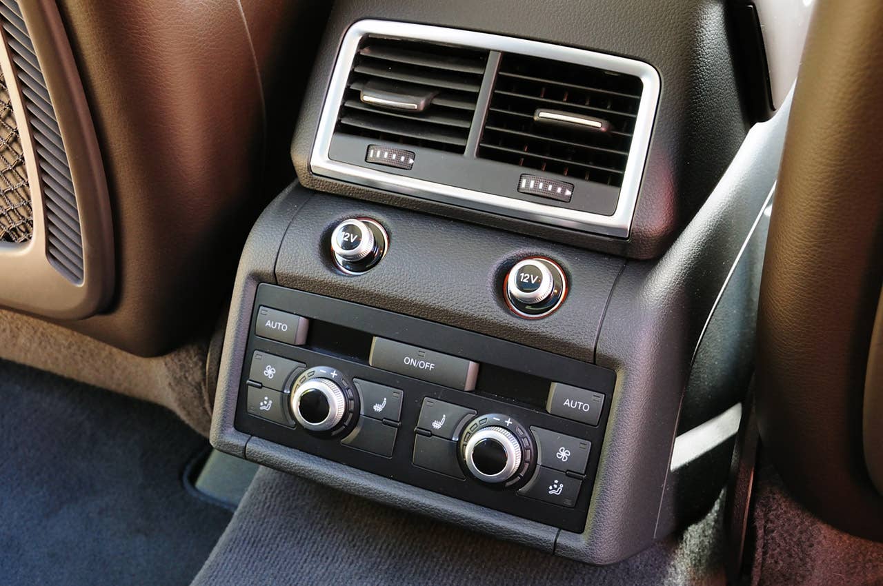2011 Audi Q7 3.0T S line rear seat climate controls