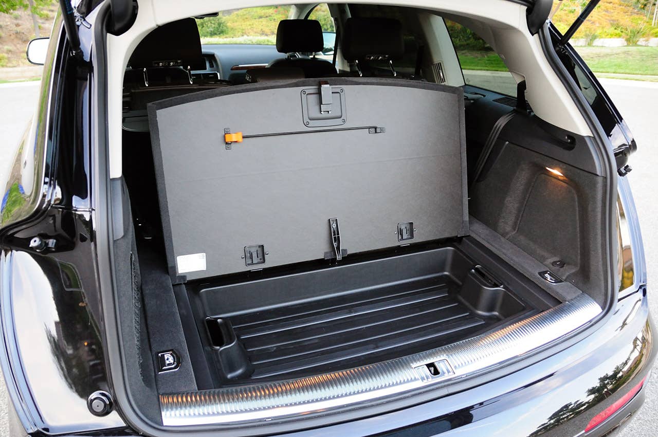 2011 Audi Q7 3.0T S line rear cargo area