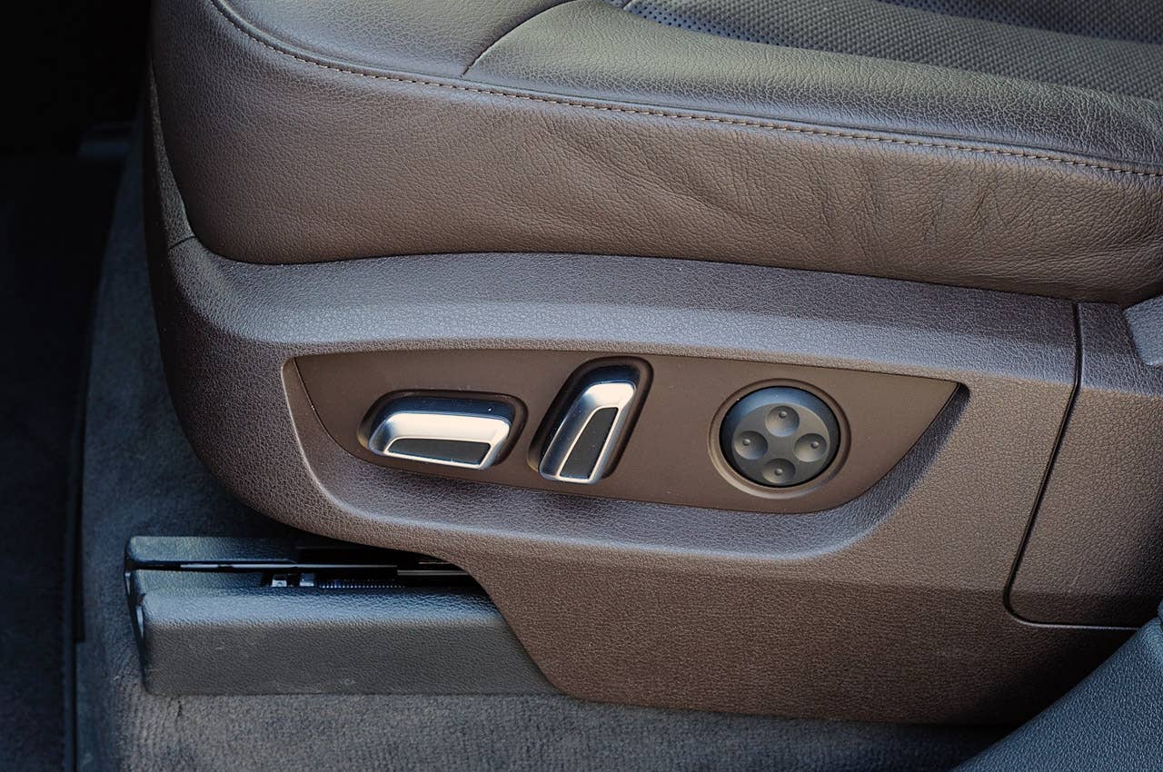 2011 Audi Q7 3.0T S line seat controls